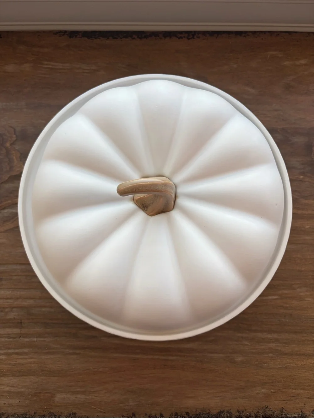 Decor Steals NIB White Pumpkin Pie Ceramic Dish Tan Stem Autumn Fall Thanksgivin